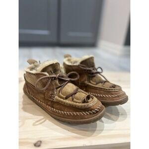 L.L. Bean Wicked Good Lodge Chukkas Women's Size 7, Tan Suede Shearling